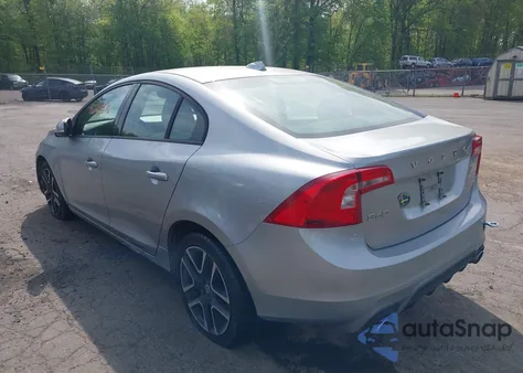 2017 Volvo S60 T5 Dynamic из США, поврежденный, VIN YV140MTLXH2420132
